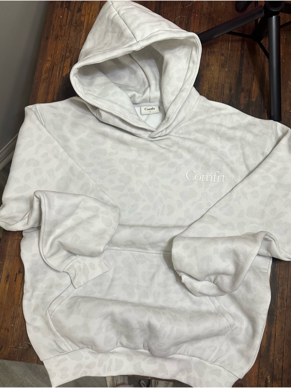 Comfrt Women's Snow Leopard-Print Hoodie